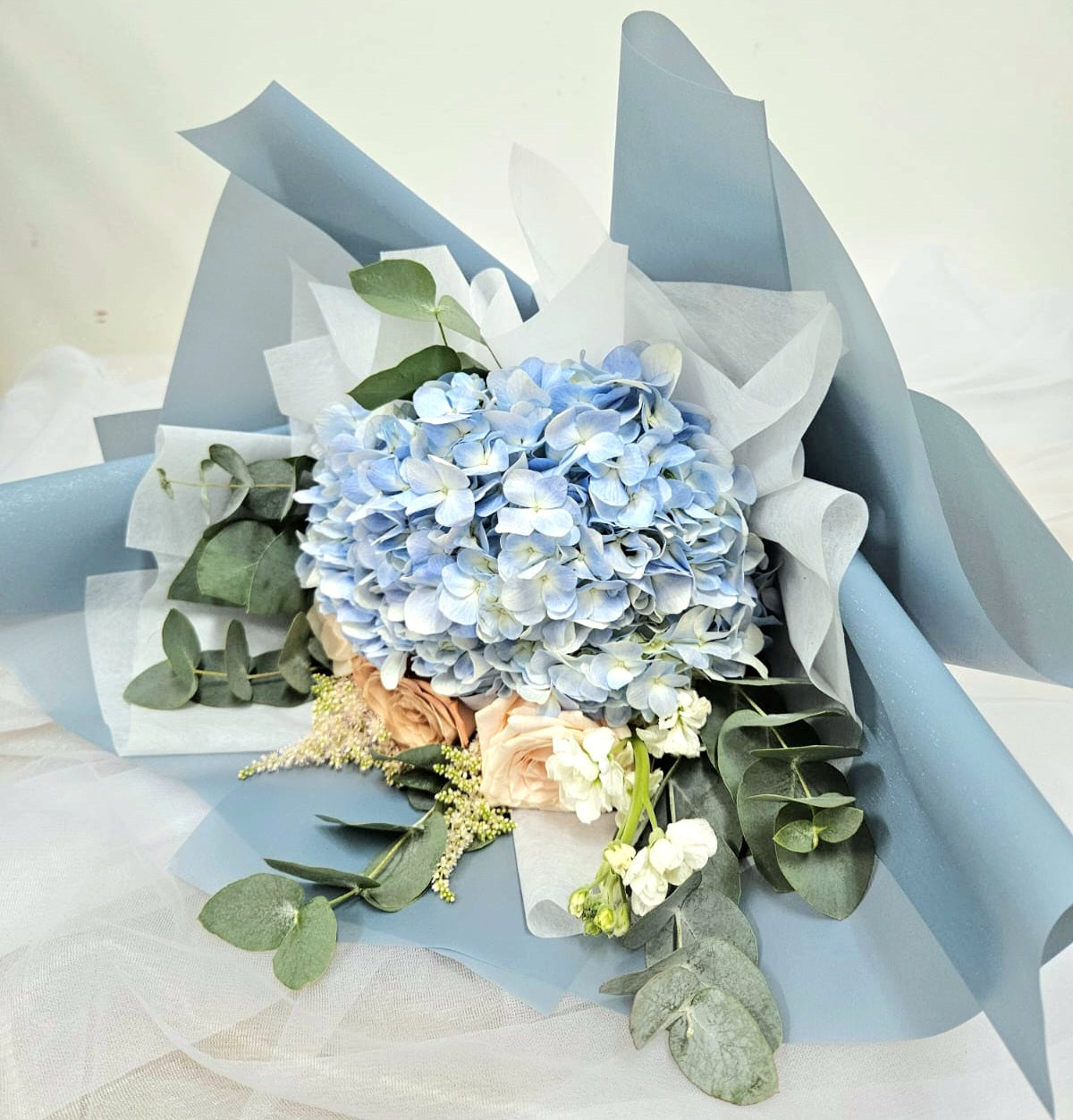 Bouquet - Hydrangea and Roses